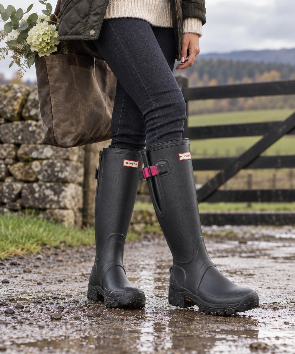 Hunter Balmoral Side Adjustable Wellington Boots in Black / Pink Accents size 8